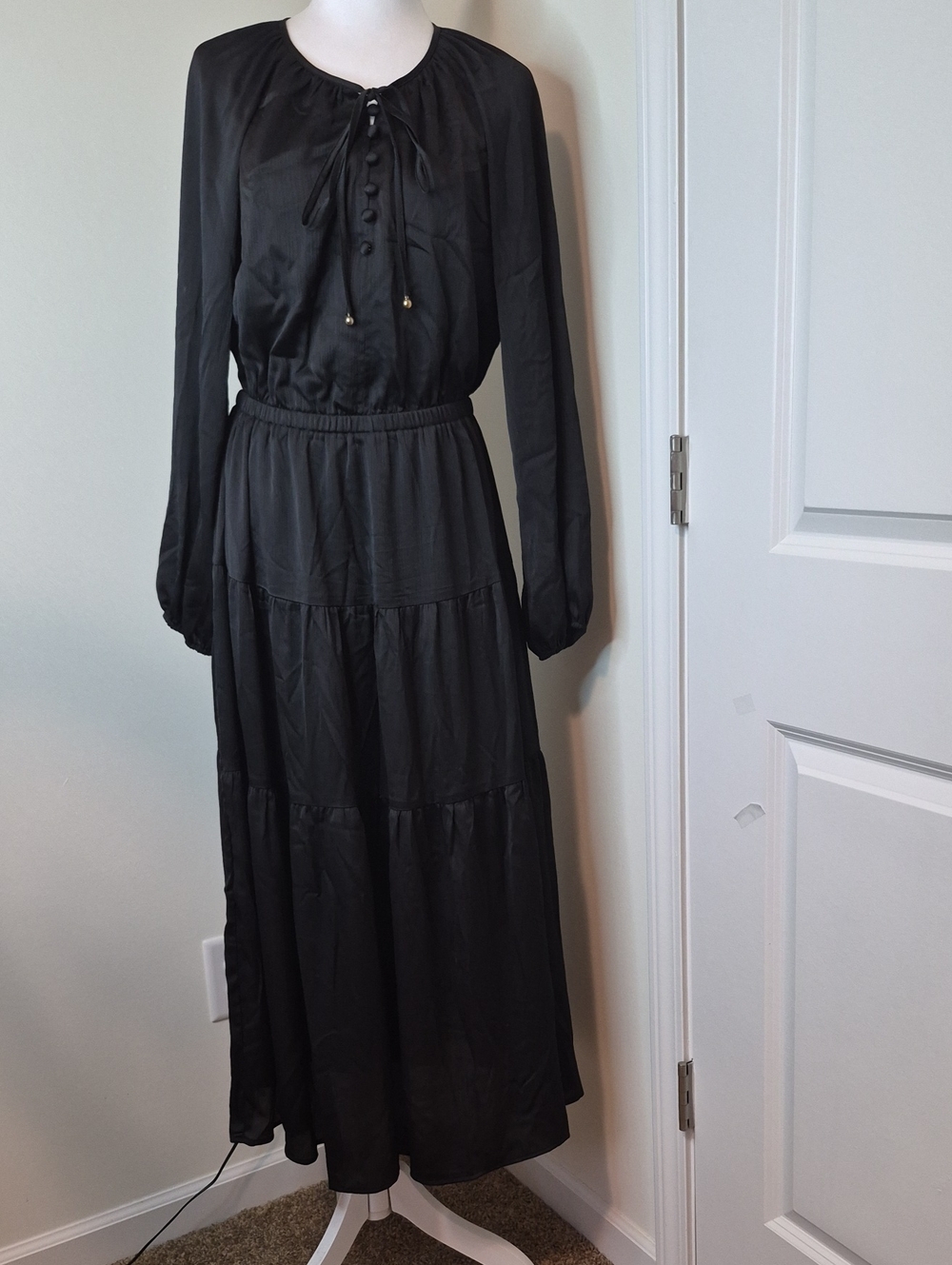 PrettyGarned Classic Black Long-Sleeve Tiered Maxi Dress with Tie Neck Size M